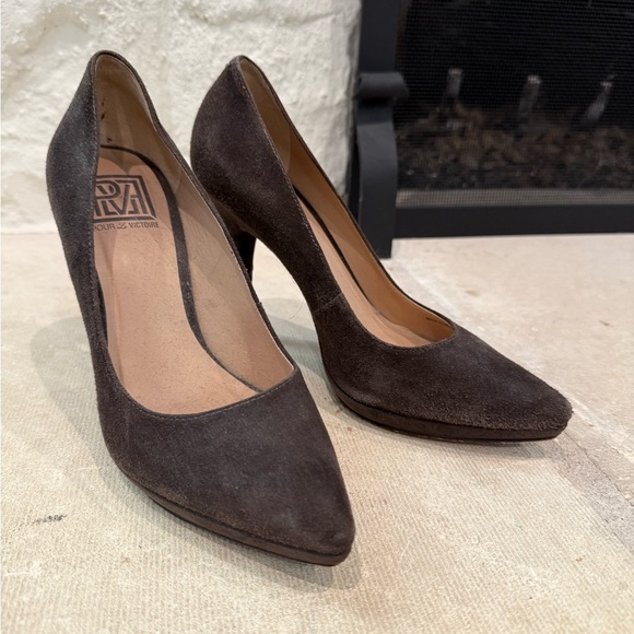 Pour La Victoire Dark Brown Suede Heels - Picture 1 of 4